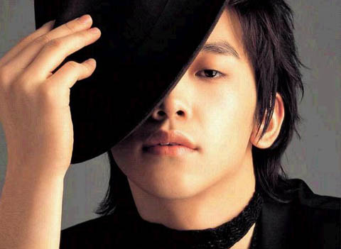 CCTV.com-投资3000万获利近2亿 Rain自立门