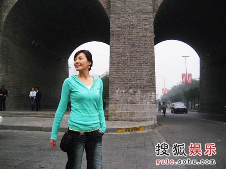 cctv.com-于小磊远赴西安拍摄全新写真集 演绎
