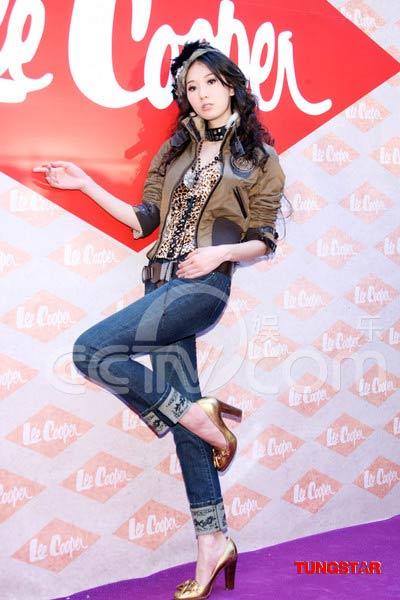 林志玲代言牛仔裤品牌 展台湾第一名模魅力