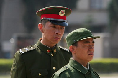 [电视酷论]看<士兵突击>中的男人们 够爷们儿!_cctv.com提供