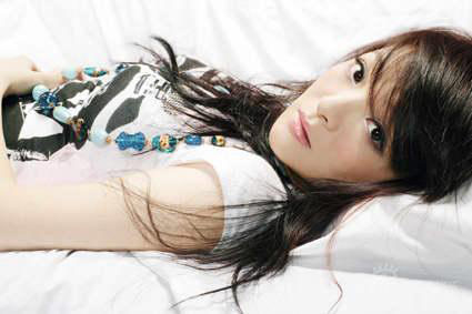 杨晶晶避谈与阿杜绯闻 称年纪太小事业为重(图