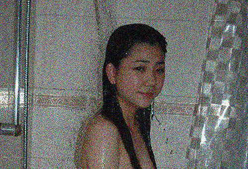 疑似陈冠希正牌女友杨永晴的全裸浴照被传网上