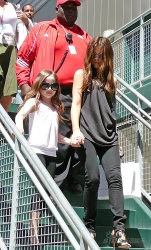 凯特-贝金赛尔和女儿莉莉