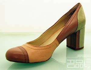 高跟鞋+裤袜:快速瘦腿 3大技巧_cctv.com提供