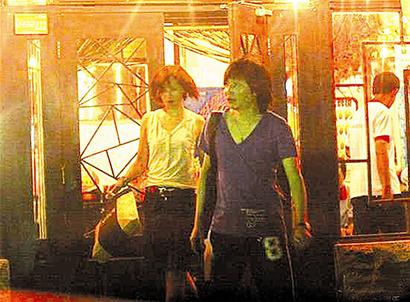 张亚东夜会翻版高圆圆驾车同行 背道与瞿颖爱巢