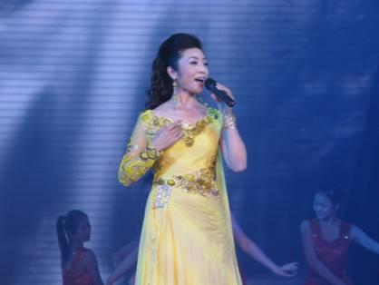 歌唱家李丹阳为2008燕郊国际名模大赛献歌_c