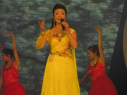 歌唱家李丹阳为2008燕郊国际名模大赛献歌_c