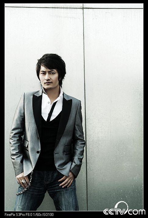 歌手云飞最新写真