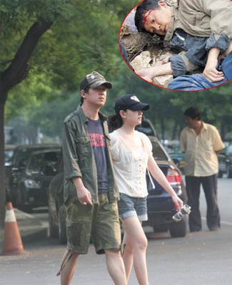 潘粤明车祸后首露面 与妻子董洁外出散步(图)_cctv.