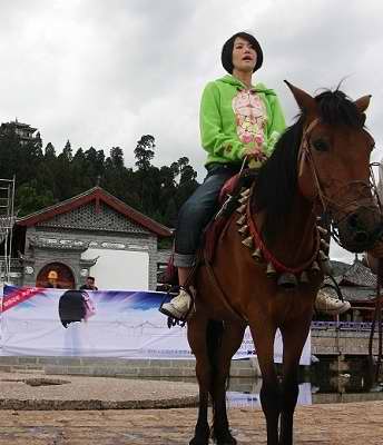 谭维维骑马彩排