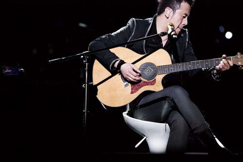 《杨坤》专辑唱自己+我的感情很纠结(图)