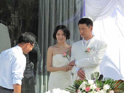 《手机》片场再掀高潮 伍月于明加风光出嫁