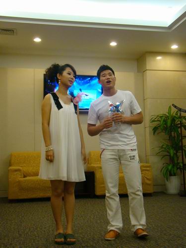 谢孟伟杨紫牵手电影《常德大血战》(图)_CCT