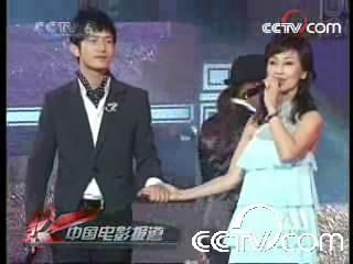 黄晓明 赵雅芝同台牵手演唱