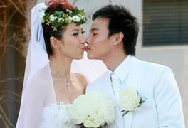 蔡少芬张晋2008年1月12日在香港结婚<br><br>