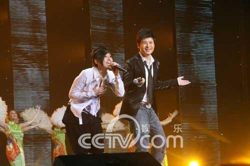 韩国歌手maya和中国歌手伊扬合唱歌曲《甜蜜