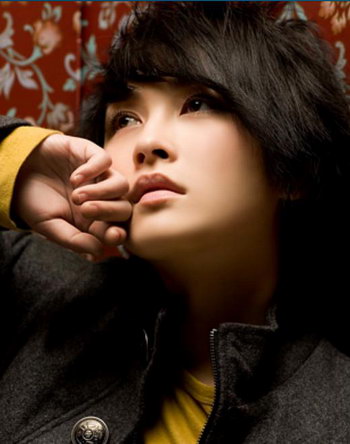 厉娜倾情助阵何洁歌唱 姐妹情深演绎天使之夜