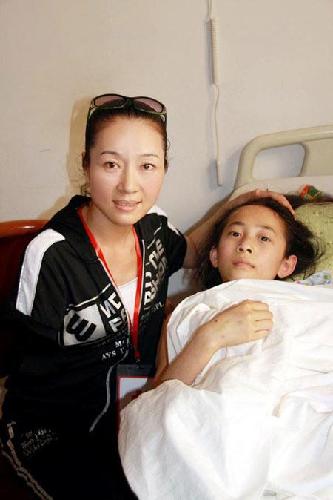 (英文名lisa)近日随中国红十字基金会奔跑天使基金亲赴西安唐都医院